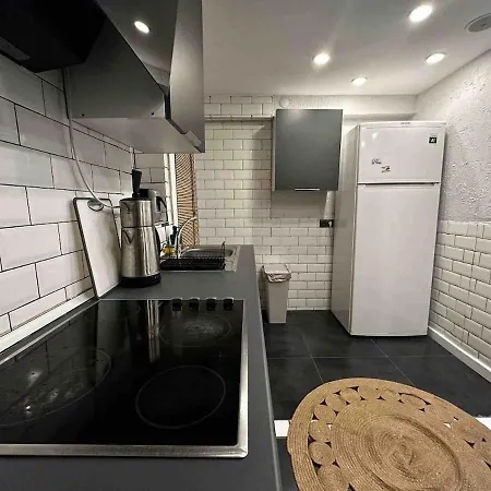 Perfect Location Flat In Alsancak The Heart Of